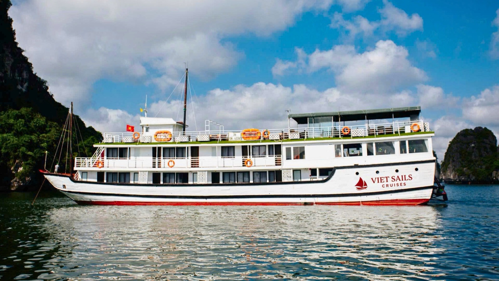 Viet Sails Cruises in Bai Tu Long Bay, photo 1 of 19
