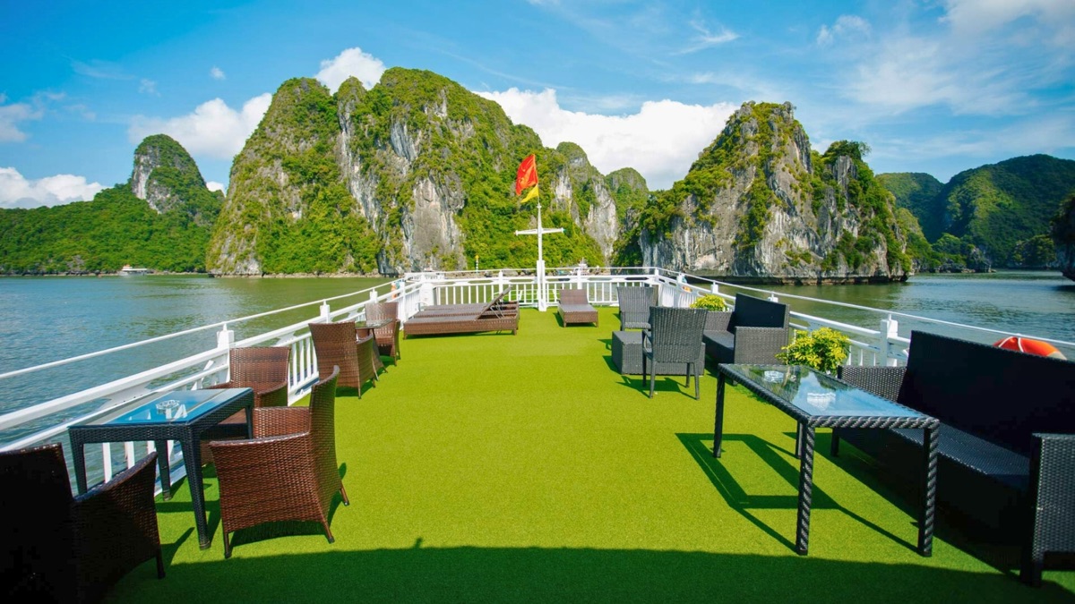 Viet Sails Cruises in Bai Tu Long Bay, photo 2 of 19